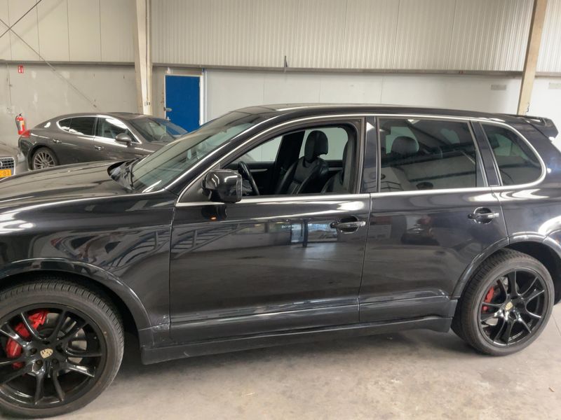 Porsche Cayenne Turbo — zdjęcie 4