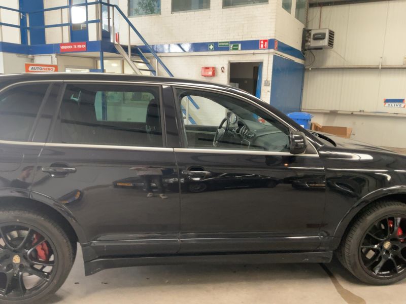 Porsche Cayenne Turbo — zdjęcie 7