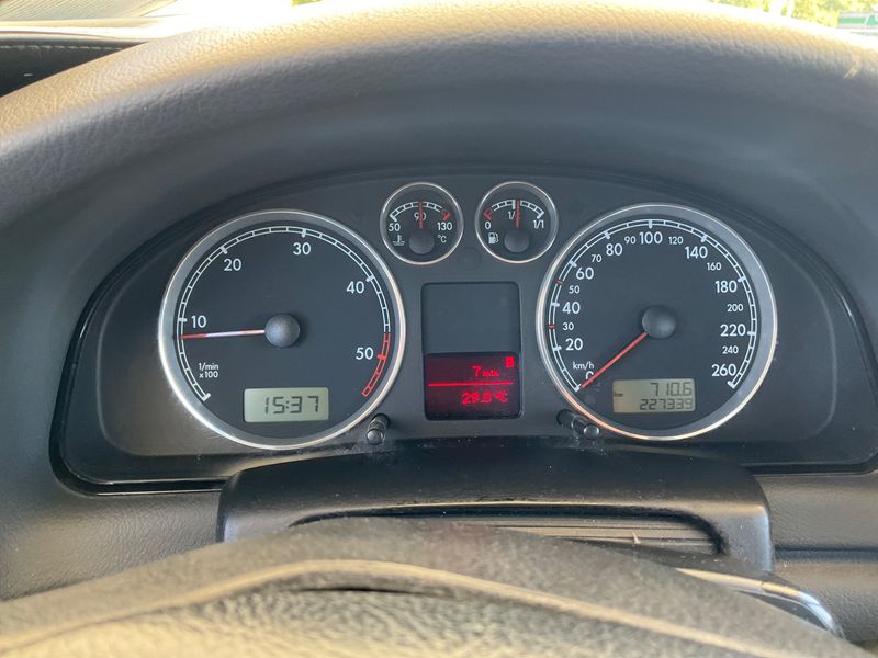 Volkswagen Passat 1.9 TDI Edition — zdjęcie 4