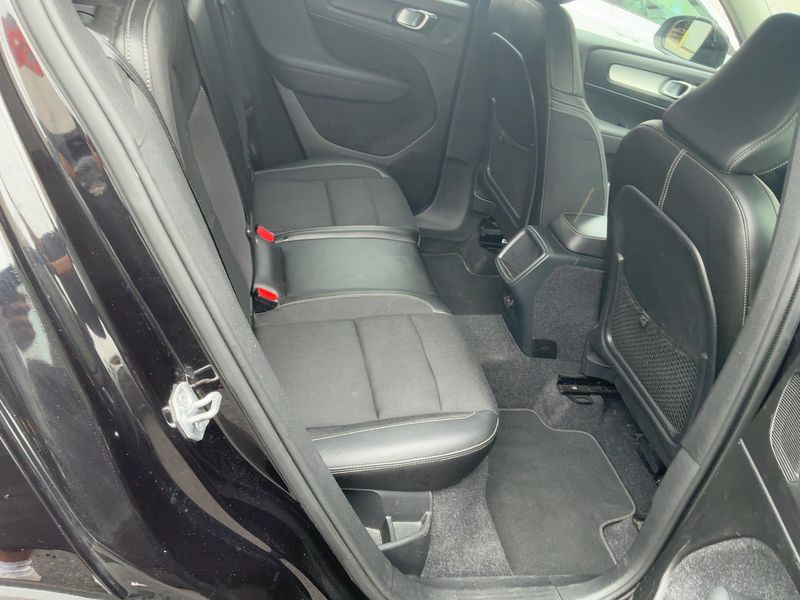 Volvo XC40 2.0 D4 Momentum AWD — zdjęcie 14