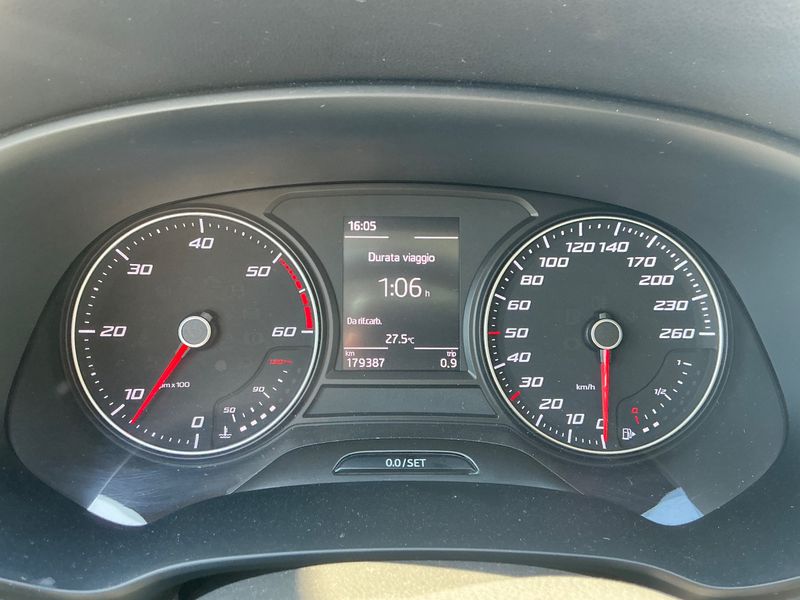 Seat Leon 1.6 TDI Connect — zdjęcie 13