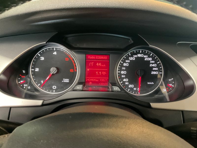 Audi A4 2.0 TDI 2010 – снимка 18