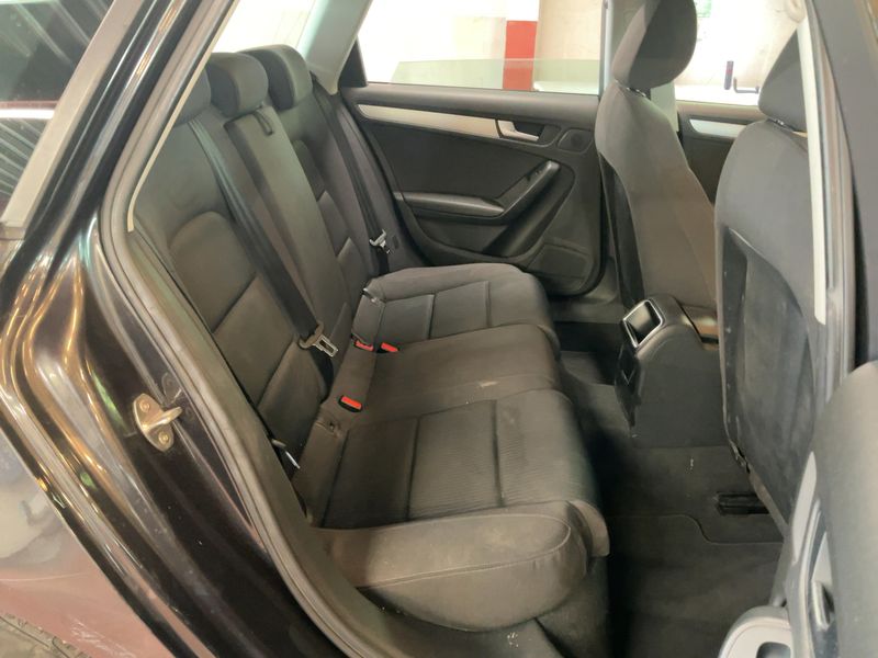 Audi A4 2.0 TDI 2010 – снимка 19