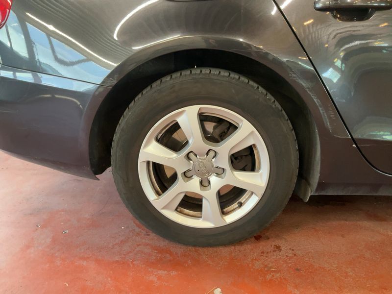 Audi A4 2.0 TDI 2010 – снимка 9