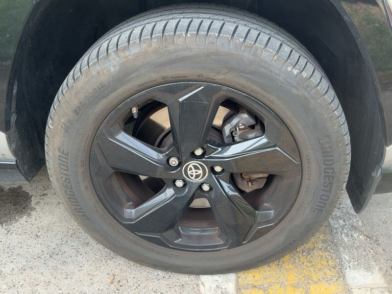 Toyota RAV 4 2.5 Hybrid 4x2 Black Edition 2019 – снимка 11