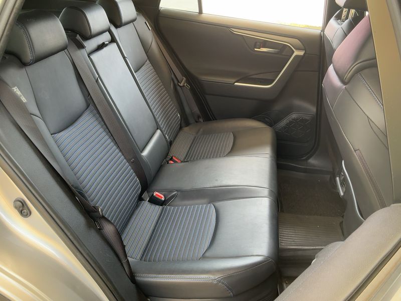 Toyota RAV 4 2.5 Hybrid 4x2 Black Edition — zdjęcie 14