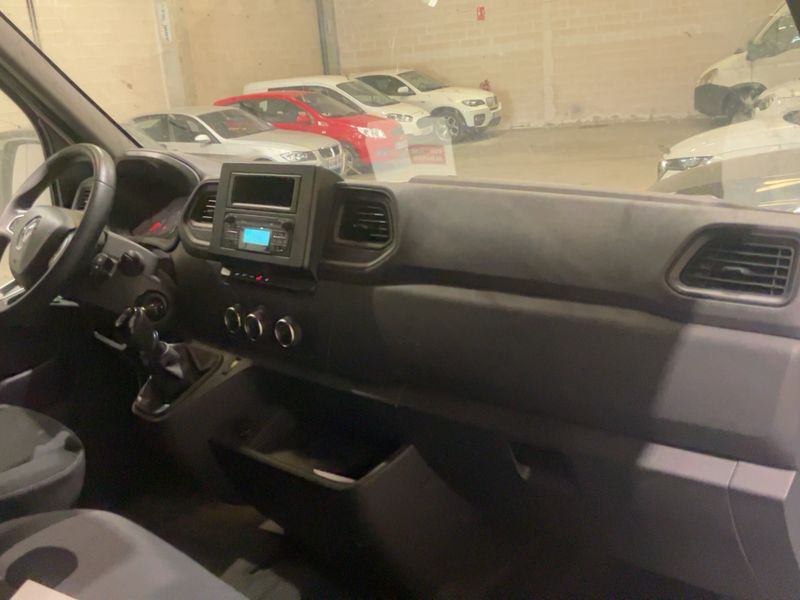 Renault Master 2.3 dCi L2H2 HKa 3,3t — zdjęcie 12