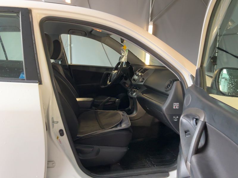 Toyota RAV 4 2.0 Sol 2010 – снимка 17