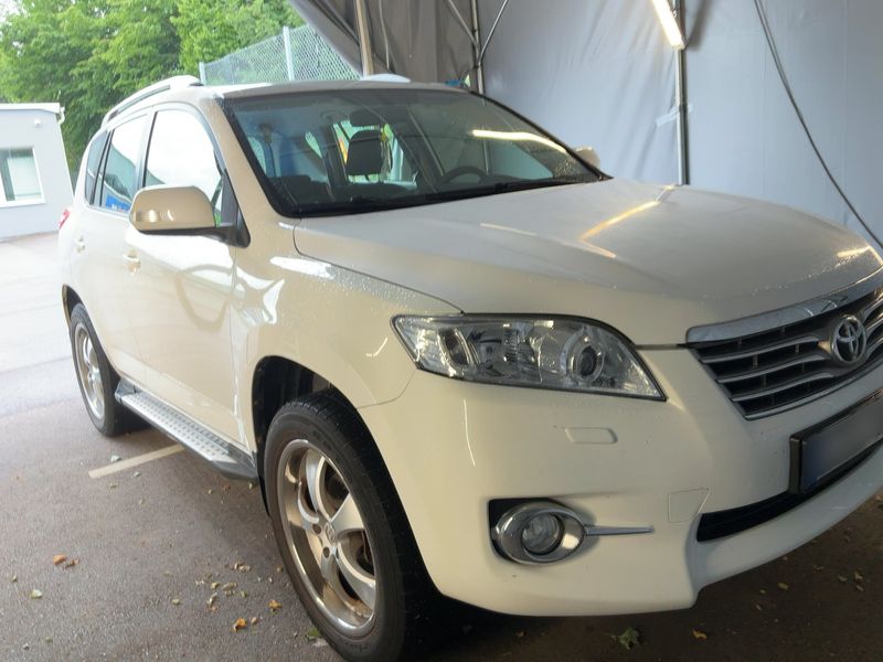 Toyota RAV 4 2.0 Sol 2010 – снимка 12