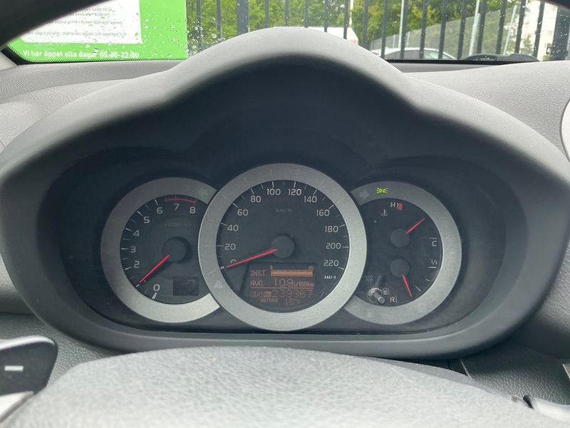 Toyota RAV 4 2.0 Sol 2010 – снимка 19