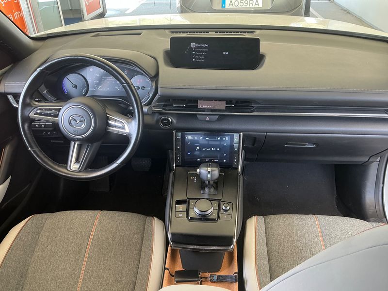 Mazda MX-30 electric drive 107 kW — zdjęcie 12