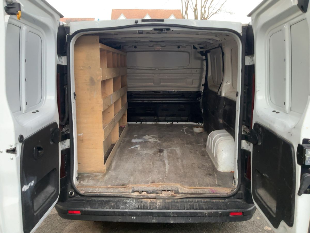 Renault Trafic 2020 — photo 16