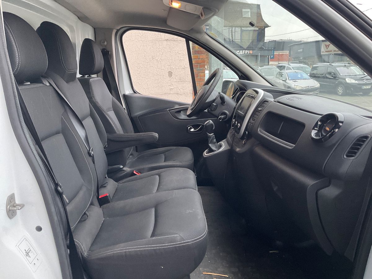 Renault Trafic 2020 — photo 17