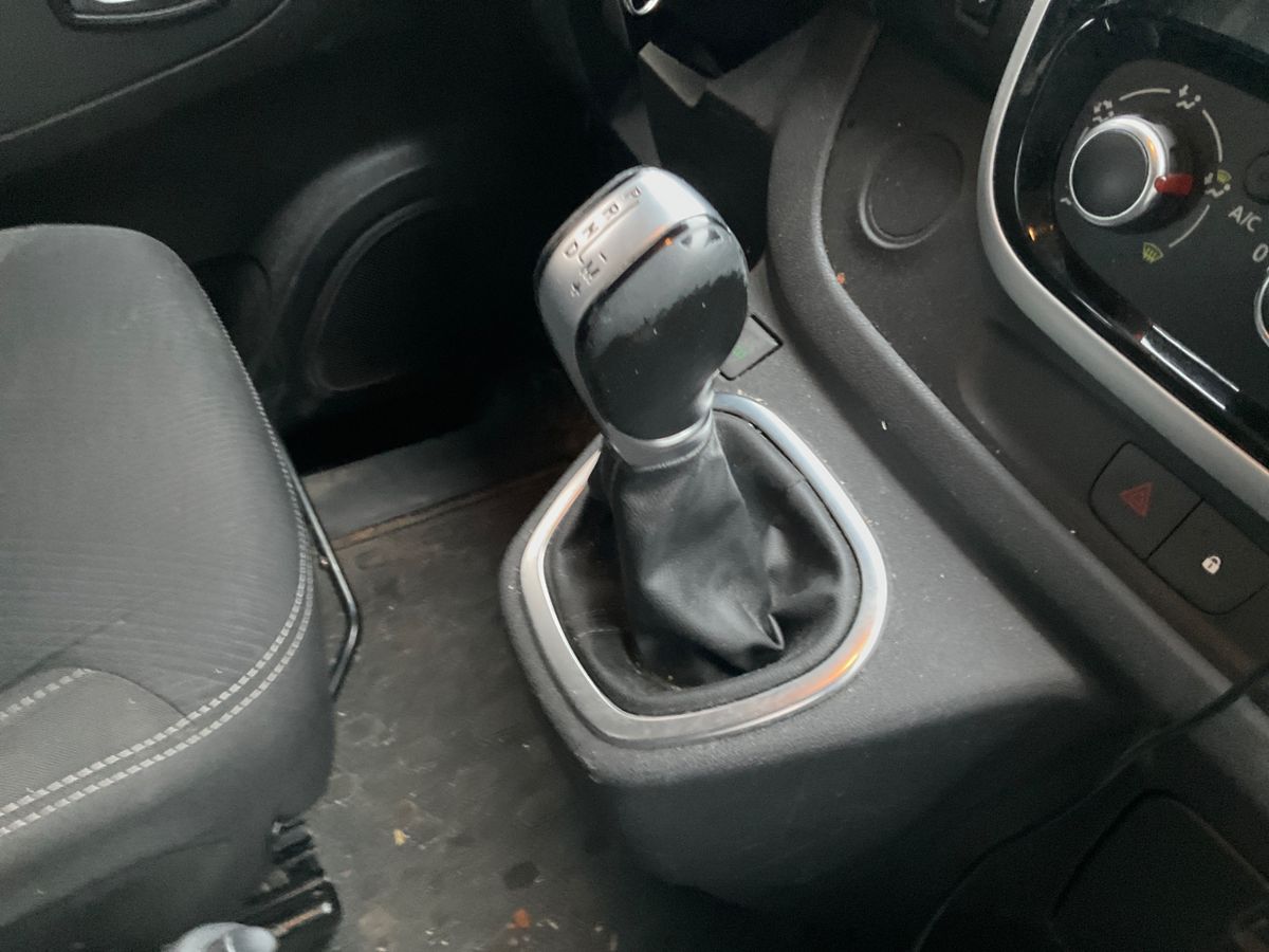 Renault Trafic 2020 — photo 40