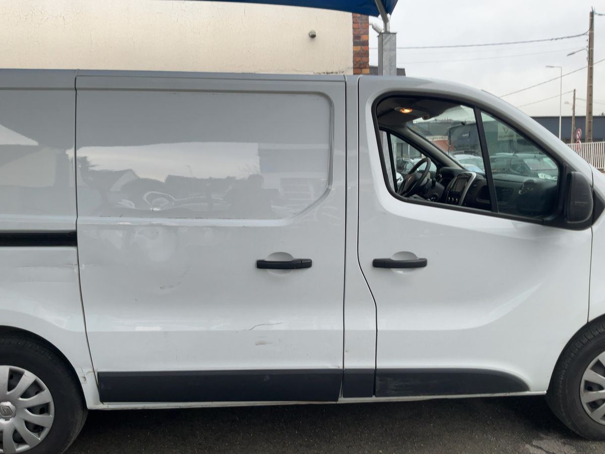 Renault Trafic 2020 — photo 11