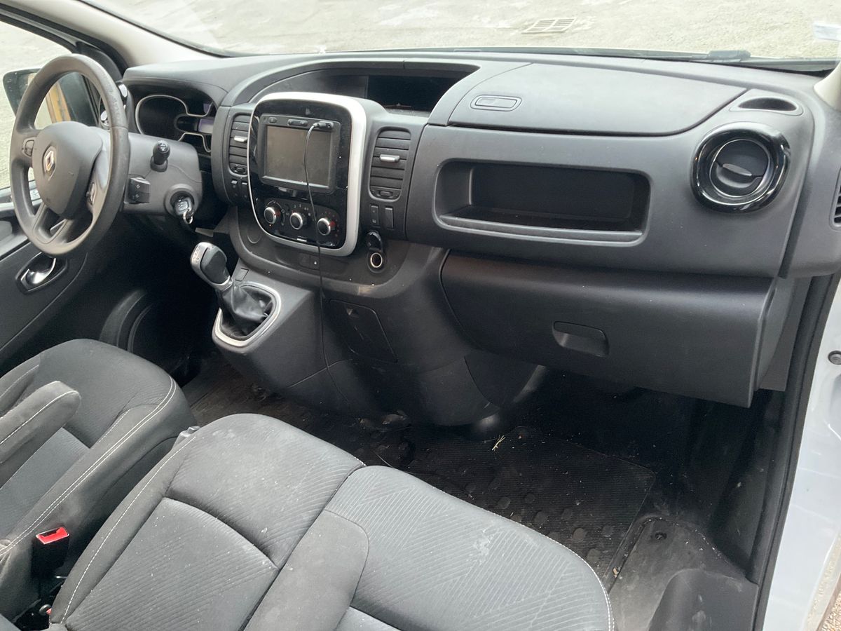 Renault Trafic 2020 — photo 18