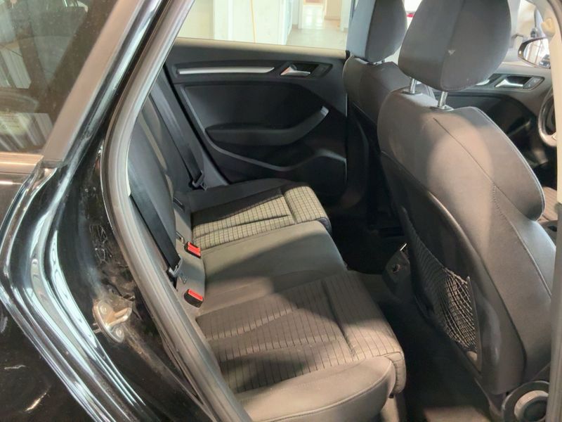 Audi A3 Sportback 1.6 TDI Ambition — zdjęcie 14