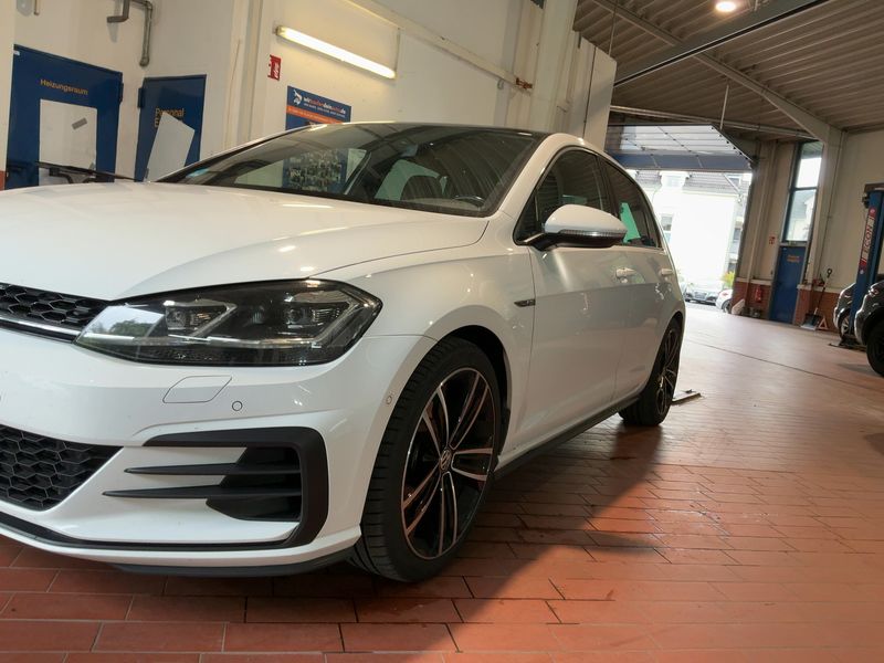 Volkswagen Golf VII 2.0 TDI GTD BlueMotion Tech — zdjęcie 2