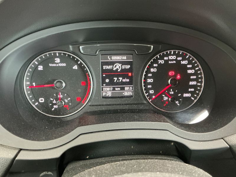 Audi Q3 2.0 TDI quattro Sport — zdjęcie 13