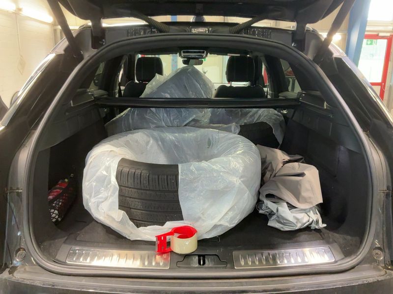 Land Rover Range Rover Velar P400e Plug-in Hybrid S — zdjęcie 10