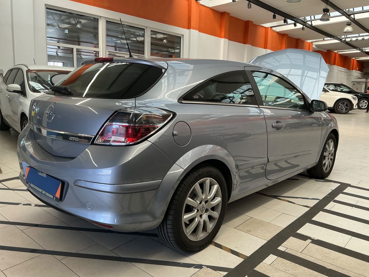 Opel Astra GTC 2.0 Turbo Cosmo