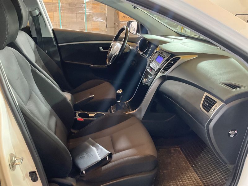 Hyundai i30 1.4 Europe plus 2014 – снимка 17