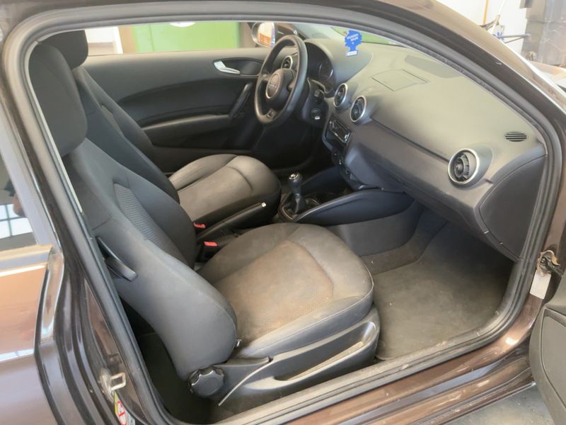 Audi A1 1.6 TDI Attraction — zdjęcie 11