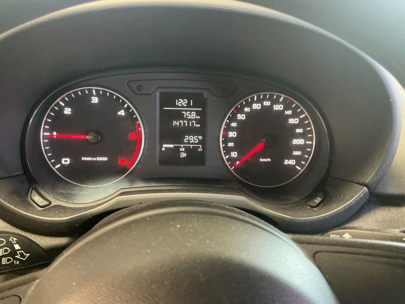 Audi A1 1.6 TDI Attraction — zdjęcie 13