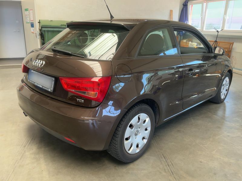 Audi A1 1.6 TDI Attraction — zdjęcie 6