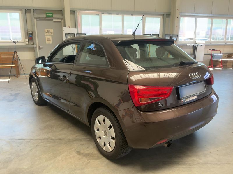 Audi A1 1.6 TDI Attraction — zdjęcie 3