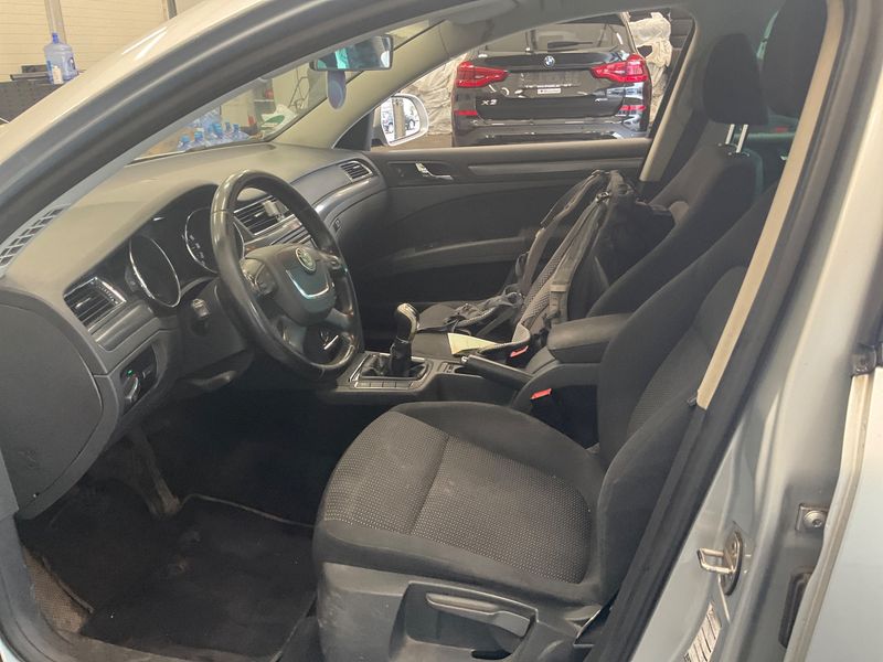 Skoda Superb 2.0 TDI Comfort — zdjęcie 3