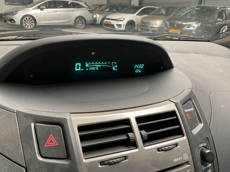 Toyota Yaris 1.33 Dual VVT-i Sol — zdjęcie 4