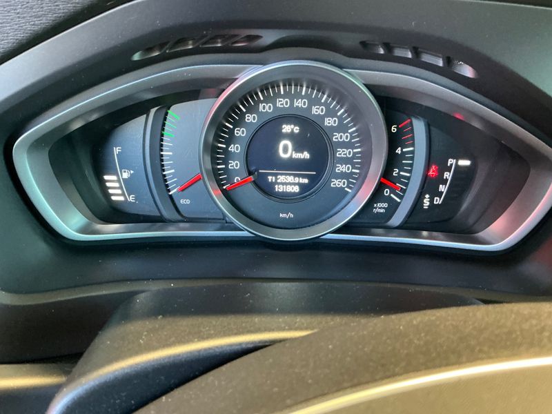 Volvo V40 Cross Country 2.0 D3 Momentum — zdjęcie 13