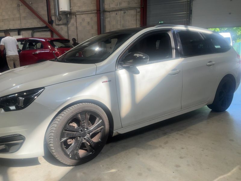Peugeot 308 1.6 Blue-HDi GT Line 2017 – снимка 2
