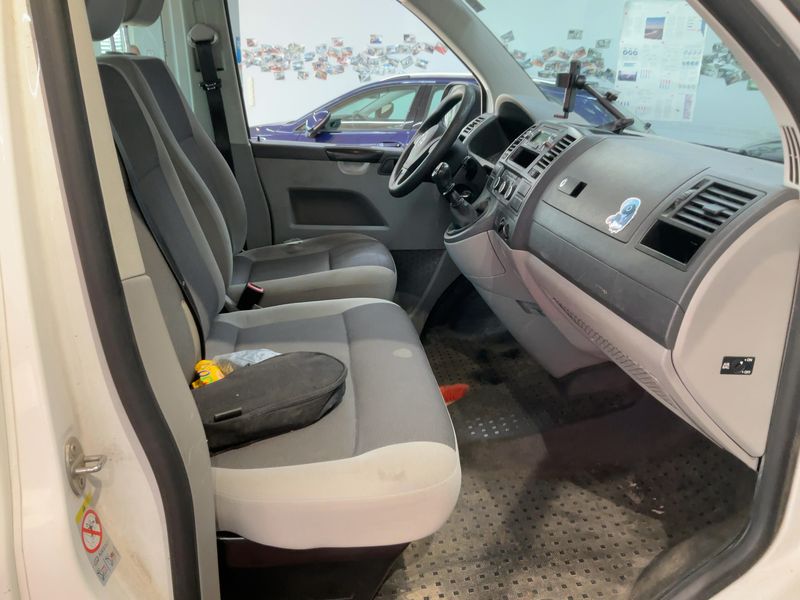 Volkswagen T5 Kombi 2.0 TDI — zdjęcie 11