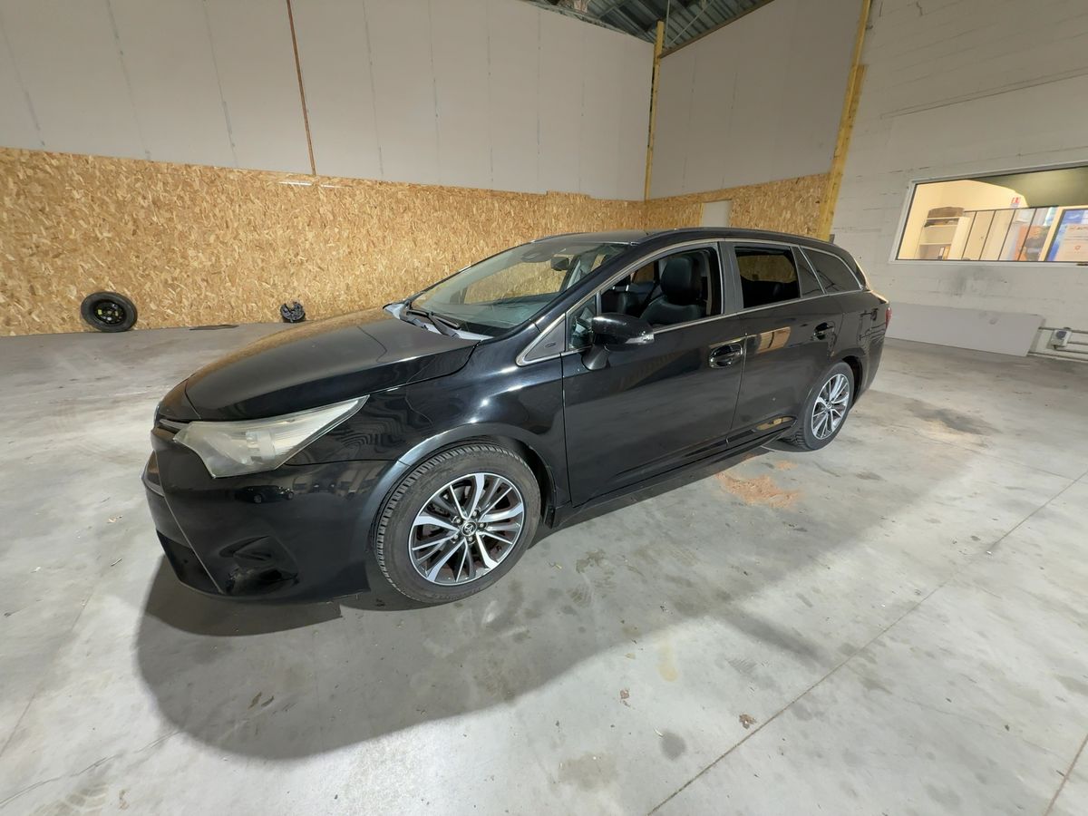 Toyota Avensis 2016 — photo 1