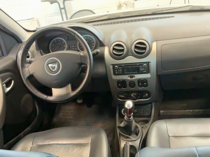 Dacia Duster 1.6 Prestige 4x4 — zdjęcie 12