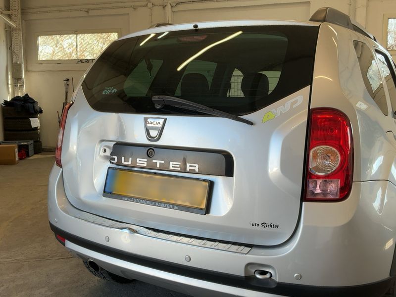 Dacia Duster 1.6 Prestige 4x4 — zdjęcie 10