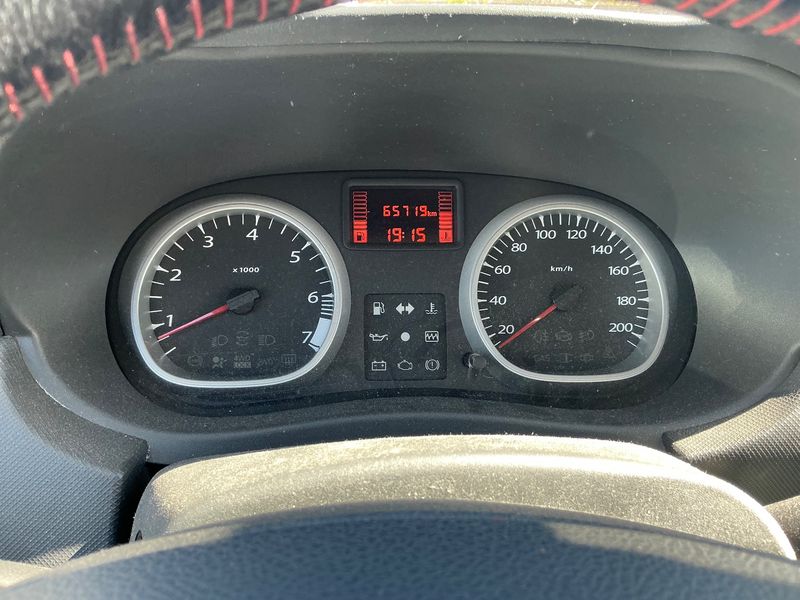 Dacia Duster 1.6 Prestige 4x4 — zdjęcie 13