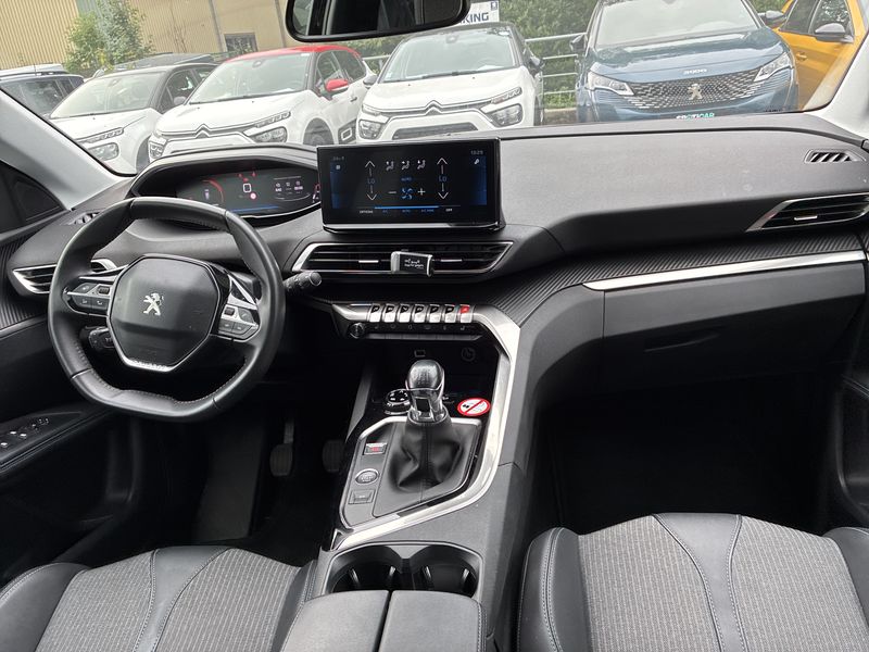 Peugeot 3008 1.2 PureTech Allure 2023 – снимка 11