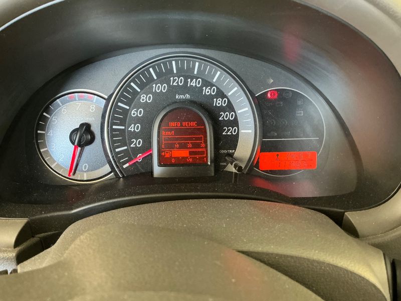 Nissan Micra 1.2 Tekna — zdjęcie 13