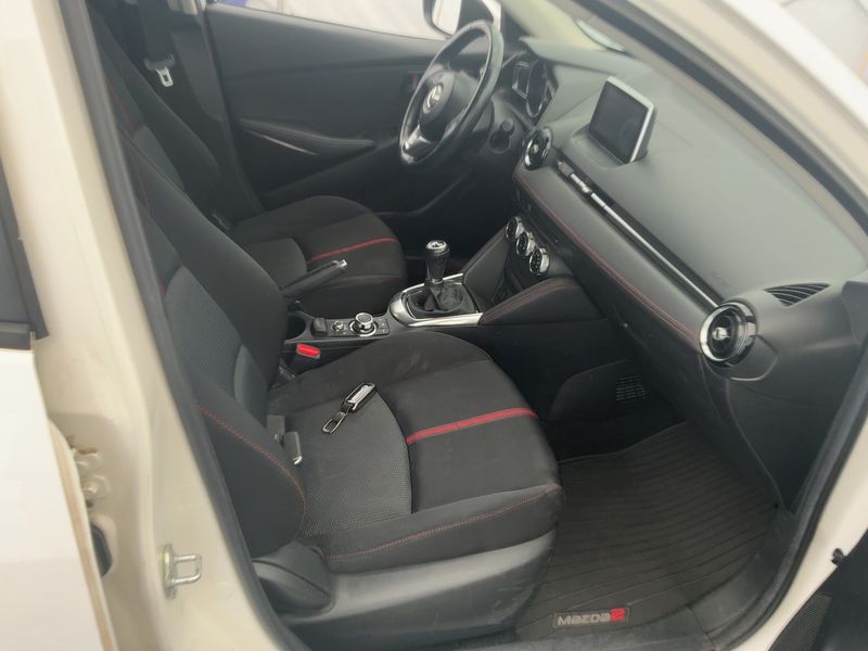 Mazda 2 1.5 Diesel Sports-Line — zdjęcie 11