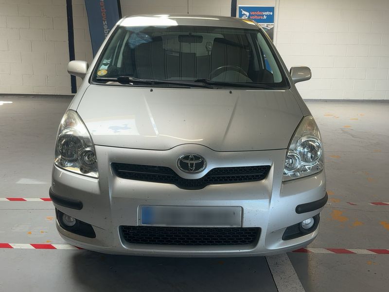 Toyota Corolla Verso 2.2 D-4D Les bleus — zdjęcie 9
