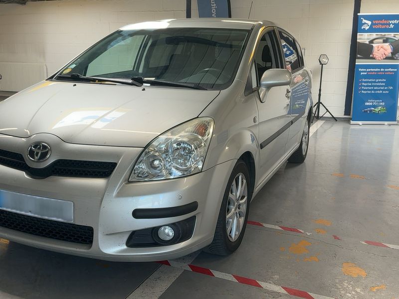 Toyota Corolla Verso 2.2 D-4D Les bleus — zdjęcie 2