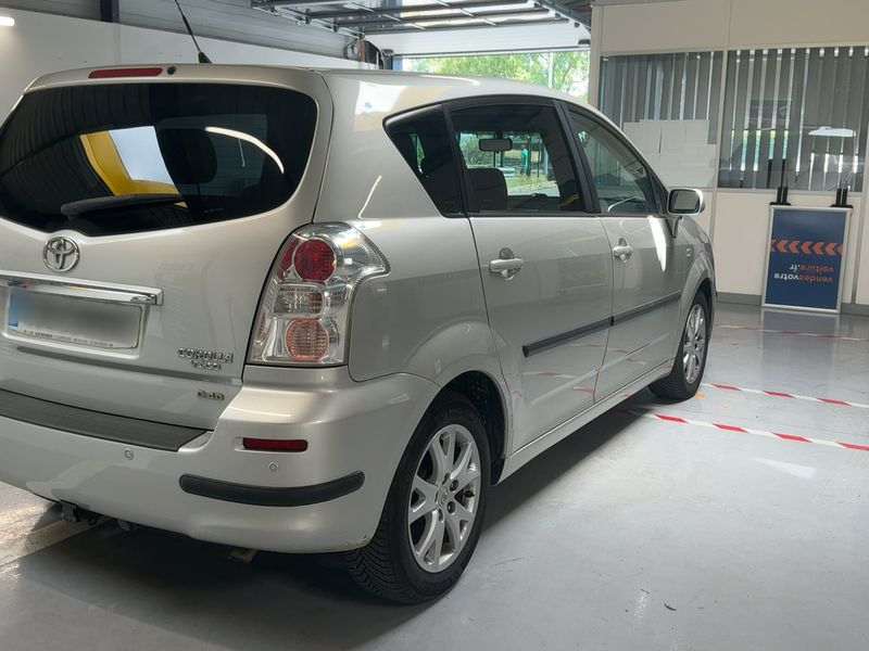 Toyota Corolla Verso 2.2 D-4D Les bleus — zdjęcie 6