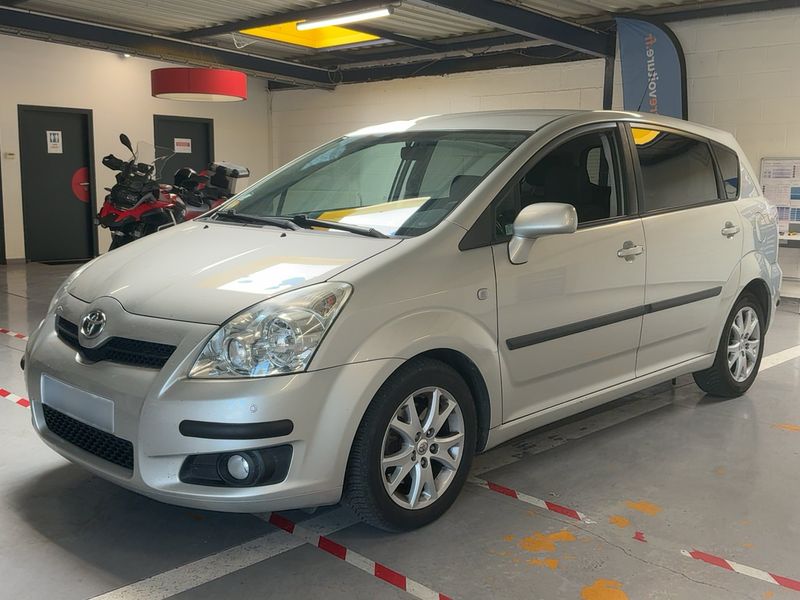 Toyota Corolla Verso 2.2 D-4D Les bleus