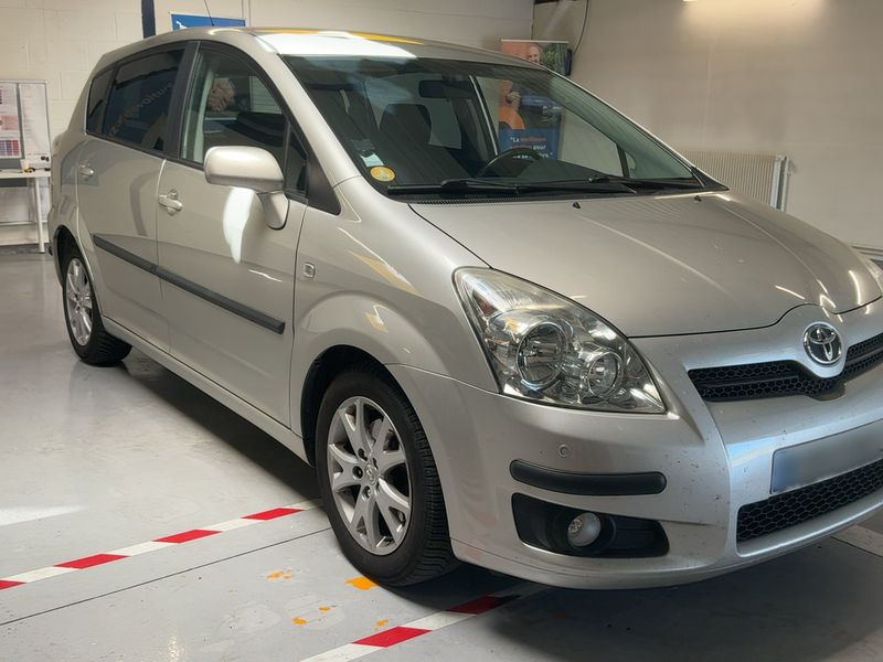 Toyota Corolla Verso 2.2 D-4D Les bleus — zdjęcie 8