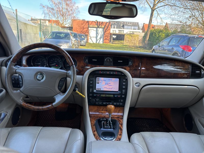 Jaguar XJ 3.0 V6 Executive — zdjęcie 11