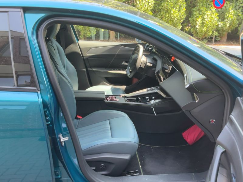 Peugeot 408 1.6 Hybrid GT — zdjęcie 11