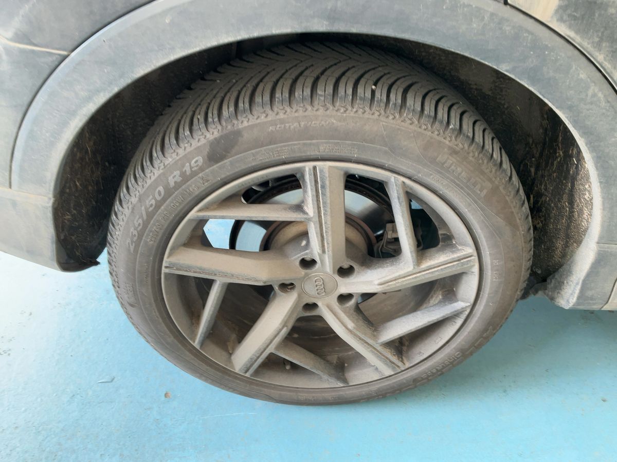 Audi Q3 2020 — photo 10
